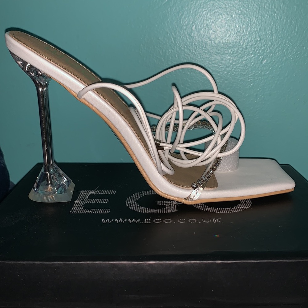 Public Desire White heels. Never worn. - Picture 4 of 5